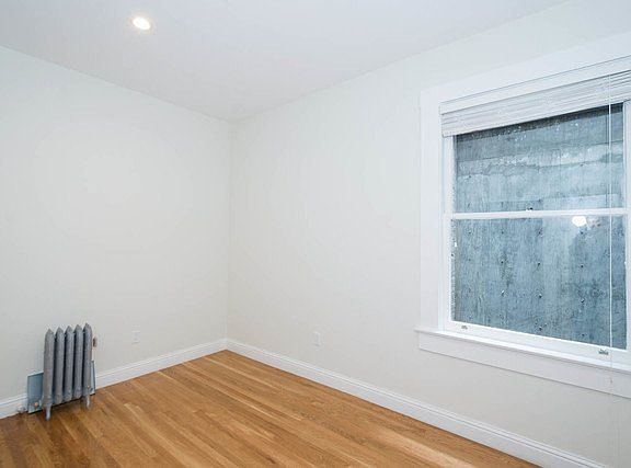 3rd image of 1036 Polk St