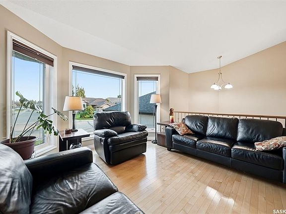 5th image of 220 Floyd COURT