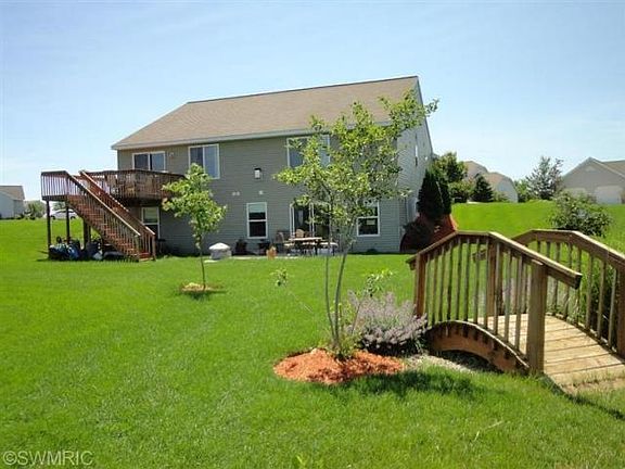 3rd image of 9560 Jack Pine Dr