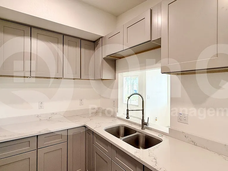 741 E Erie St #1 — Photo 21