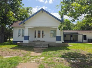101 N Hackberry St, Moulton, TX 77975