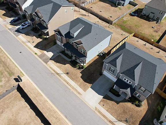 2nd image of 203 Lindstrom Ct