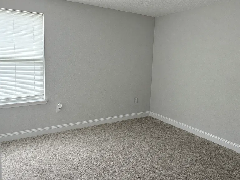 135 Fresnel Ln — Photo 9