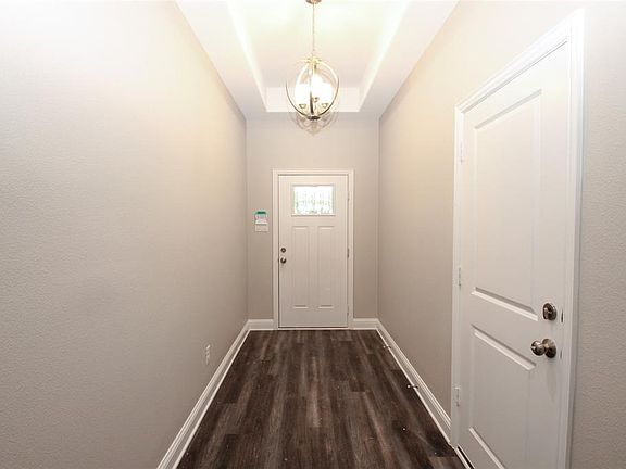 2nd image of 2638 Fernwood Ave