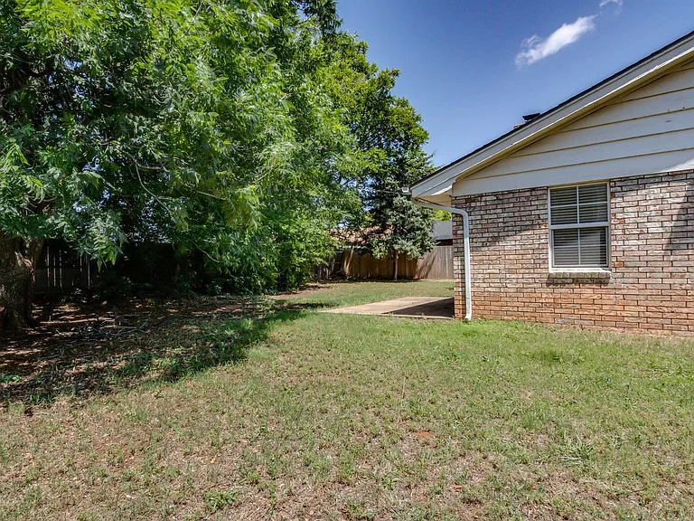 11007 Greystone Ave — Photo 45