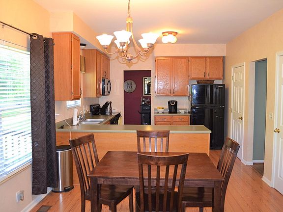 3rd image of 7825 Willow Run Ct
