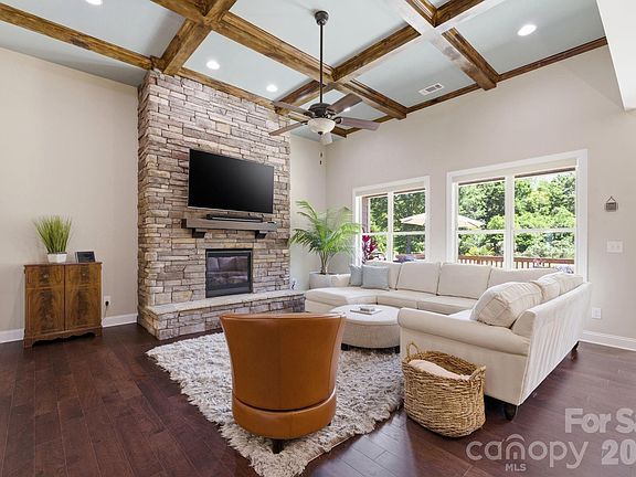 5th image of 5040 Barcroft Dr
