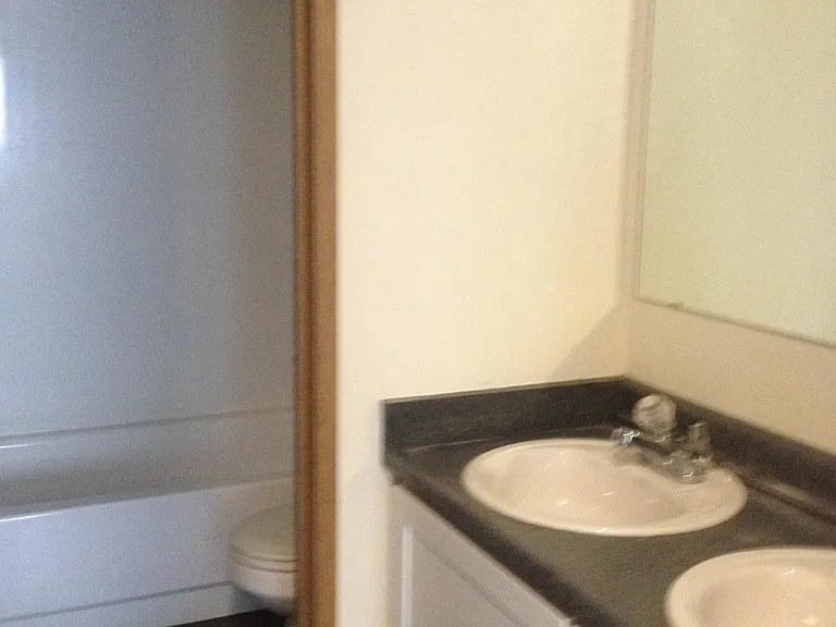 Adams Court Apartments — Photo 46