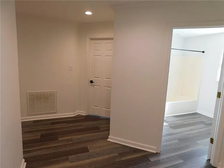 2460 Hinton Rd — Photo 14