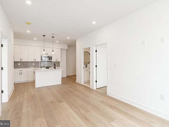 5th image of 2002 Frankford Ave #301