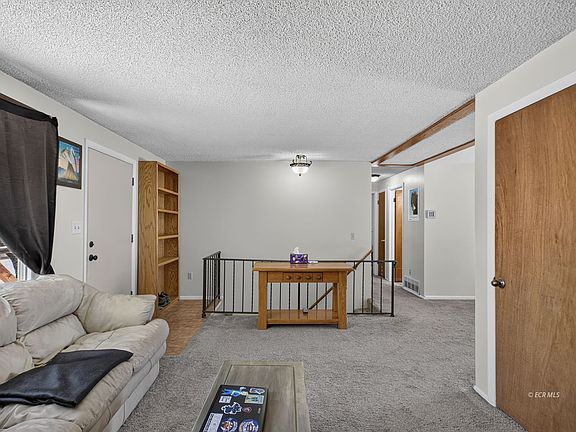4th image of 1339 Southside Dr