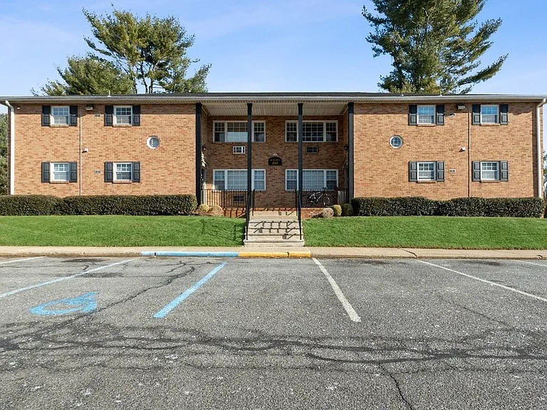 Washington Arms Apartments — Photo 10
