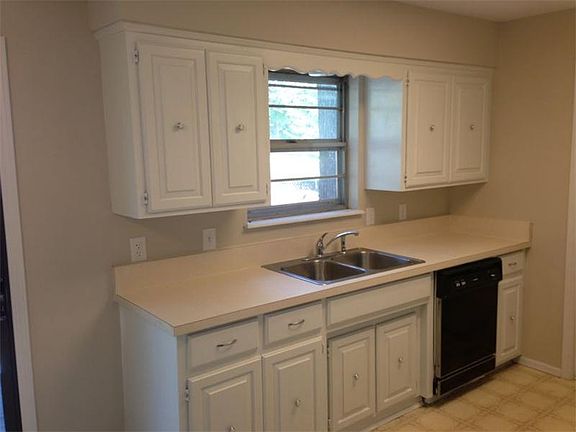 4th image of 2603 E Fairview Ln