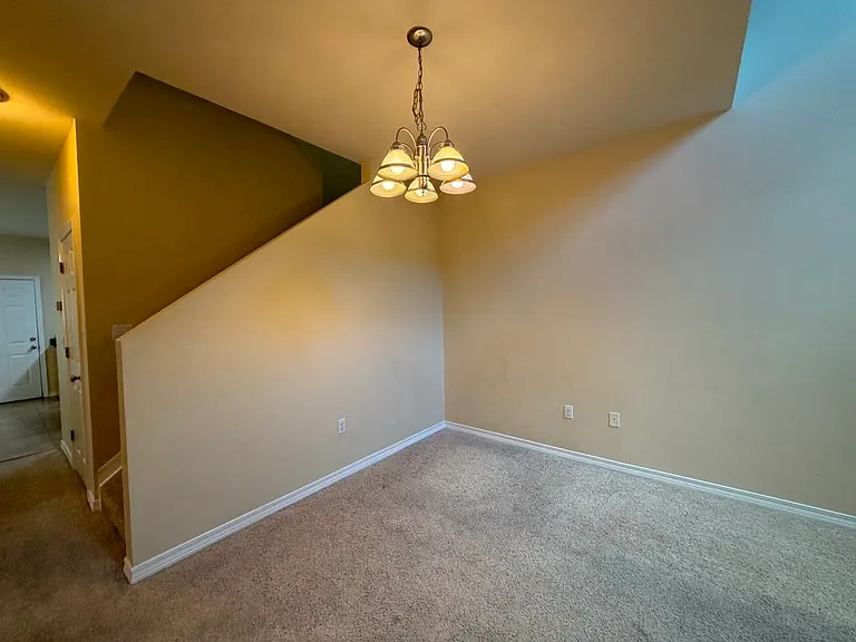 1529 Bentley Cir — Photo 11