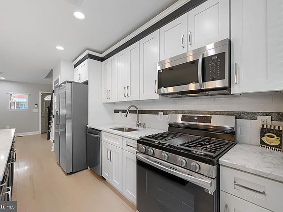 4th image of 302 Martingale Ave