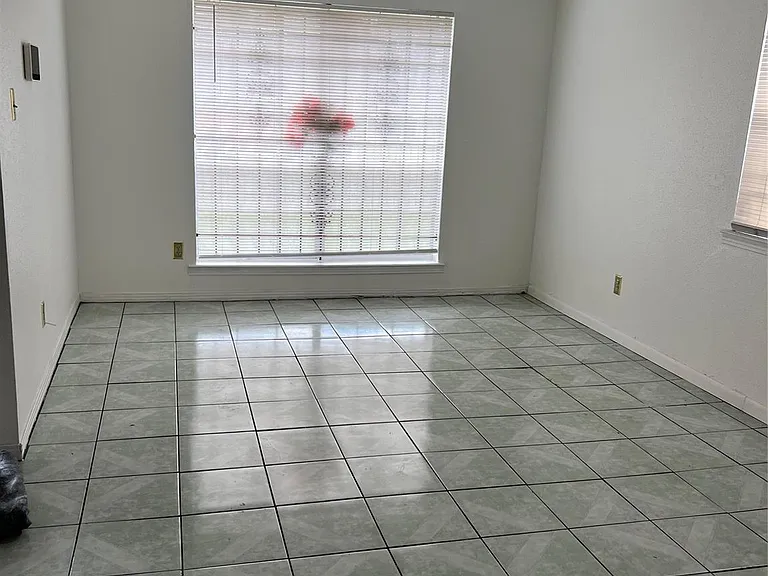 3613 Sparrow St — Photo 6