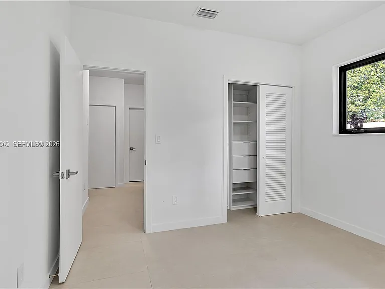 950 Bayamo Ave — Photo 14