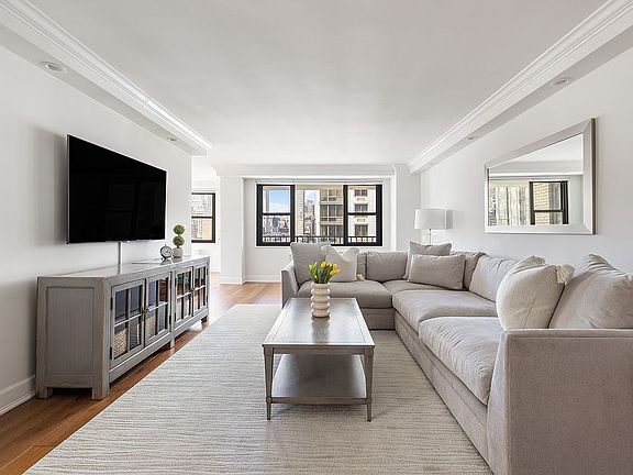 4th image of 401 E 89th St APT 15A