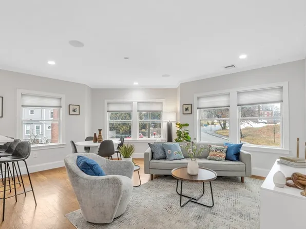 18 Robert St #4, Roslindale, MA 02131