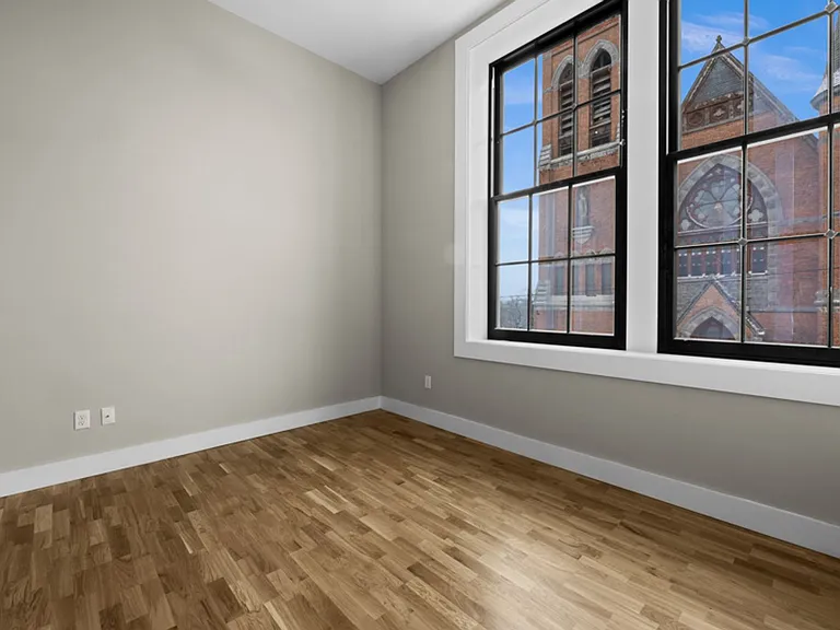 St. Agnes Apartments — Photo 6