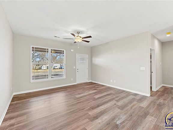 5th image of 818 W 10th St
