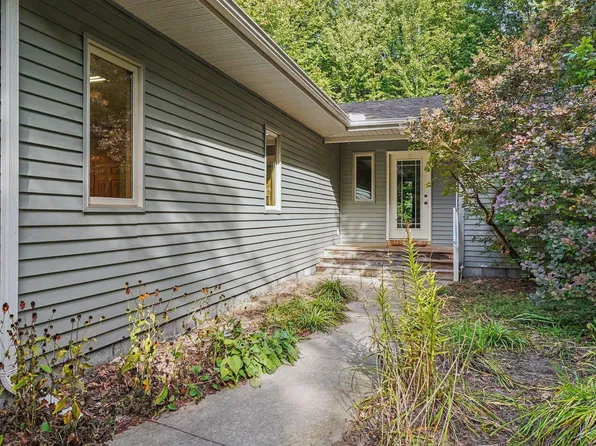 580 W Shearer Rd, Sanford, MI 48657