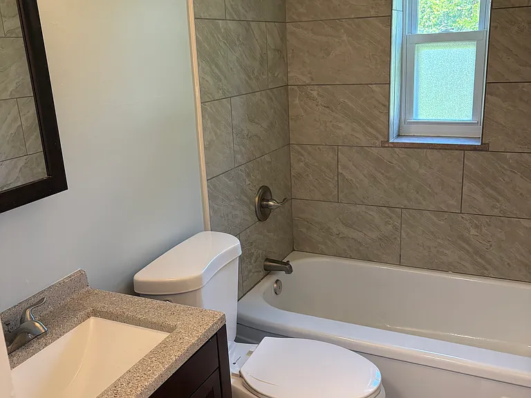 1050 Covedale Ave — Photo 11