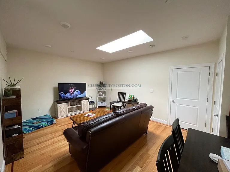 549 Washington St #6 — Photo 7