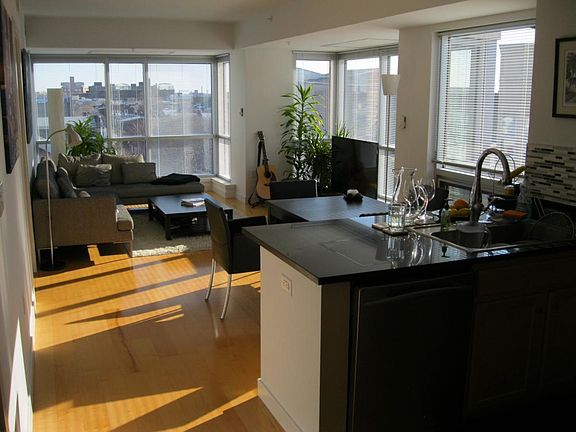 5th image of 1034 Spruce St Unit 601