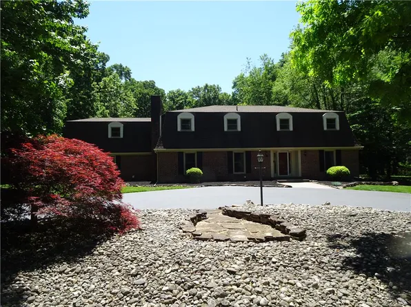1371 Stoke Park Rd, Bethlehem, PA 18017