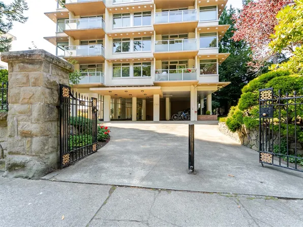 250 Douglas St #101, Victoria, BC V8V 2P4