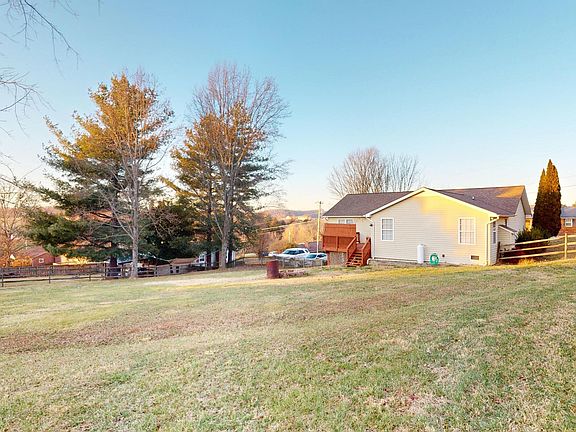 4th image of 167 Highland Hills Dr