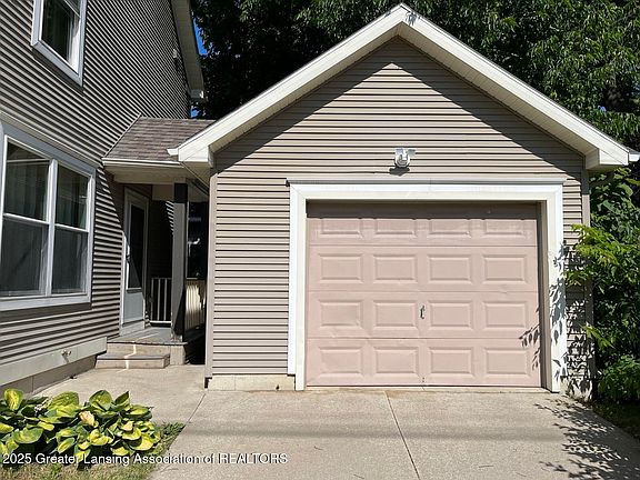4th image of 1239 W Ionia St
