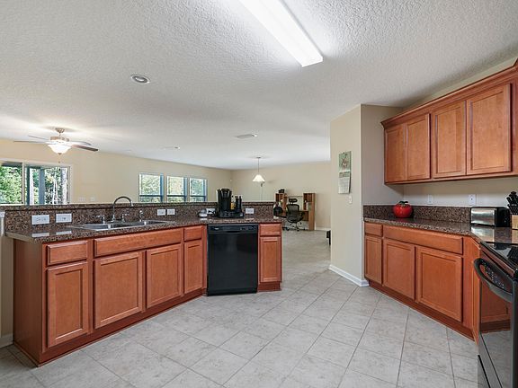 3rd image of 4917 Creek Bluff Ln