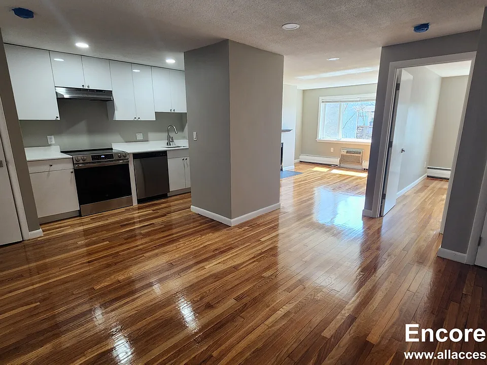48 Evergreen St #4