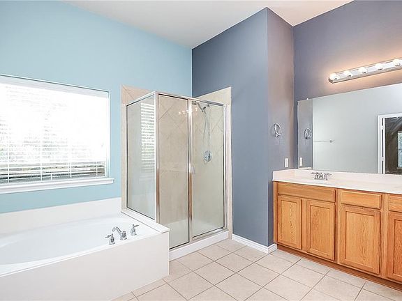 4th image of 1121 Sea Pines Dr