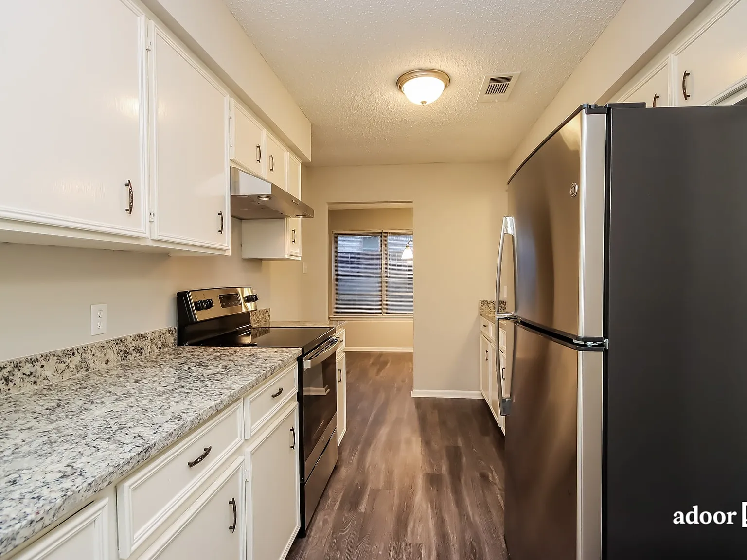 3 bed, 2.0 bath, 1439 sqft, $1,695 — Photo 3