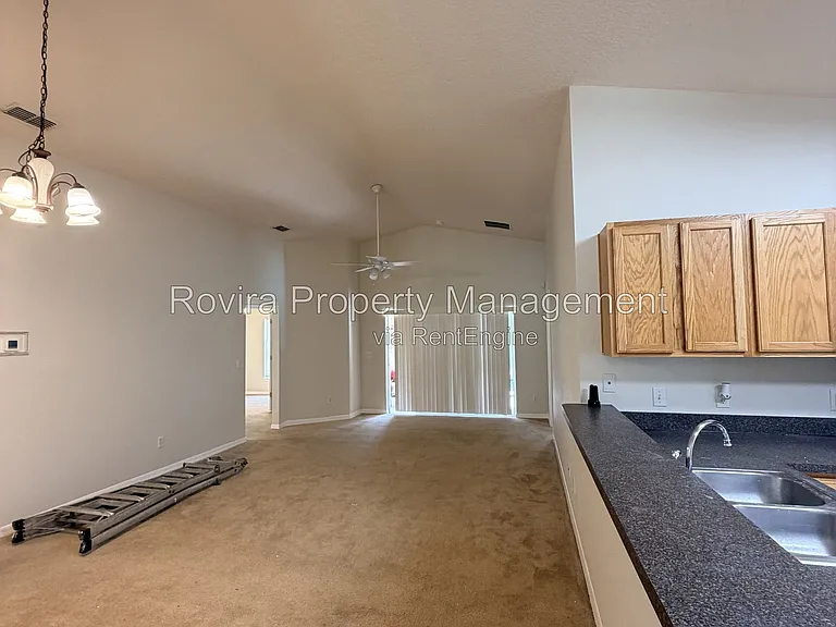 175 Ridgebrook Ct — Photo 2