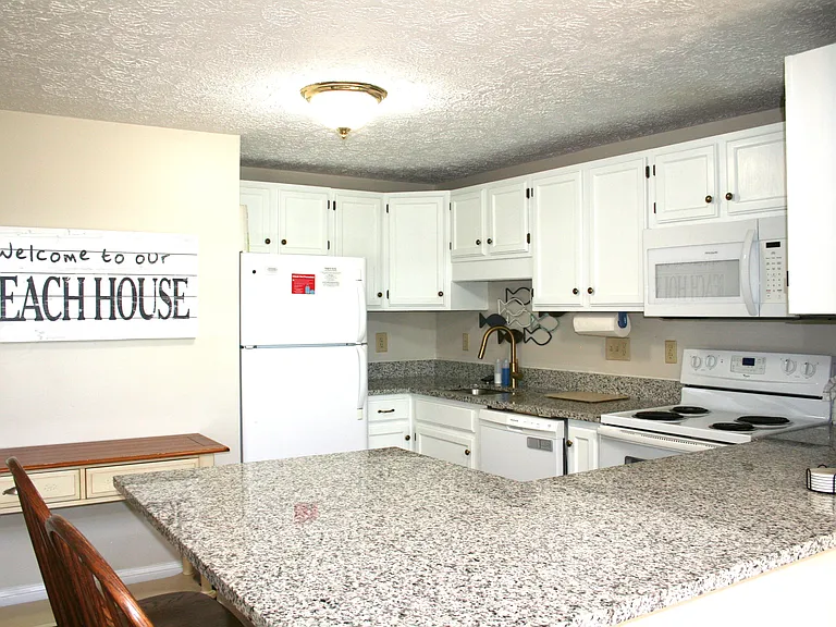 1373 Post Rd #7F — Photo 8