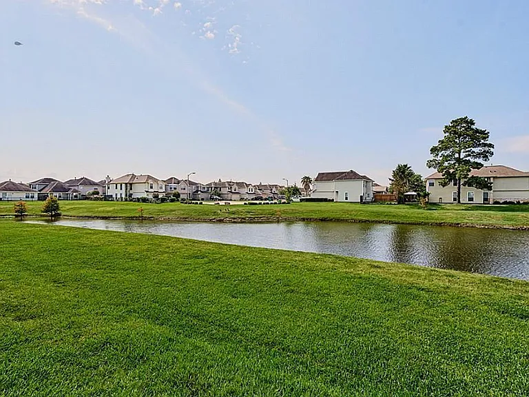 10903 Windfern Lakes St — Photo 21