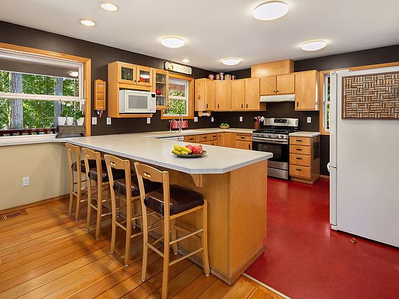 5th image of 44655 SE 72nd St