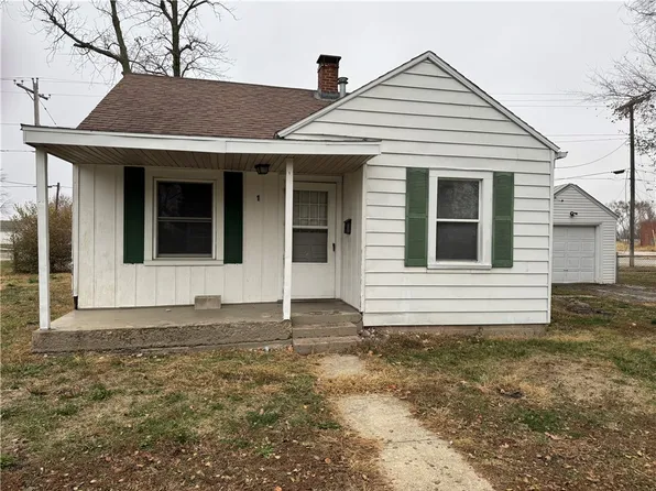 1 Brown Ct, Mattoon, IL 61938