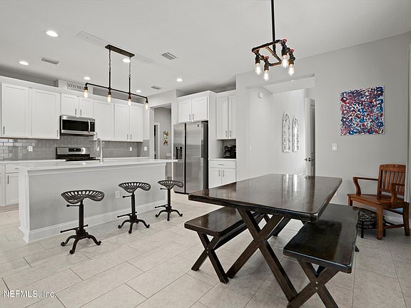 3rd image of 229 CREEKMORE Drive