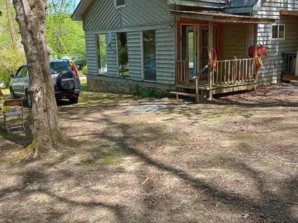 5796 Gumlog Rd, Young Harris, GA 30582