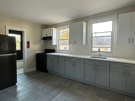 3rd image of 855-857 S 19th St #3