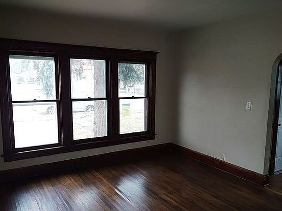 4th image of 1014 Montague St