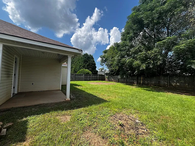 318 Chadwyck Cir — Photo 16