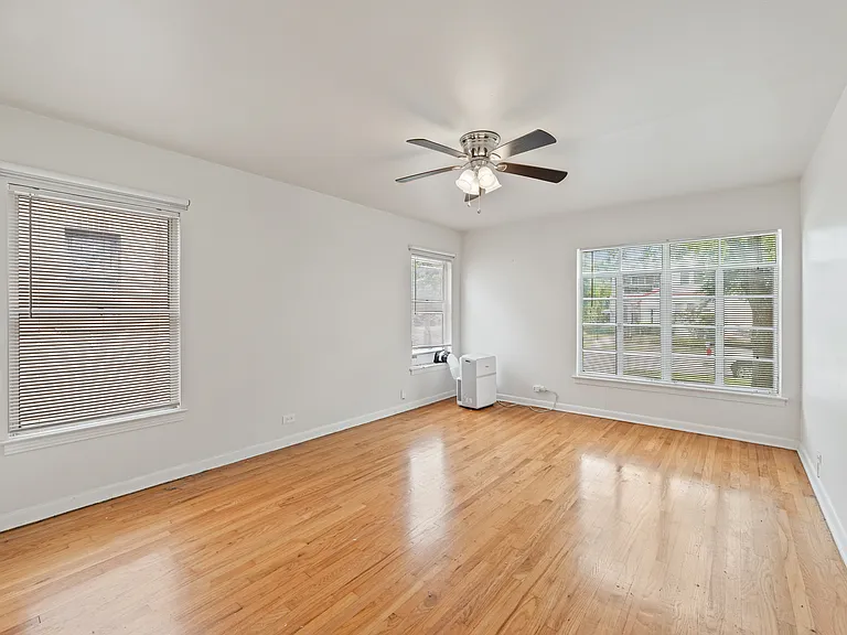 417 W Gramercy Pl #1 — Photo 10