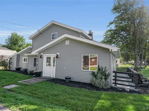 446 Powell Dr, Youngstown, NY 14174