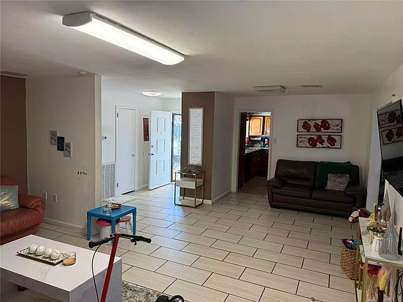 3rd image of 1604 Riviere Ave